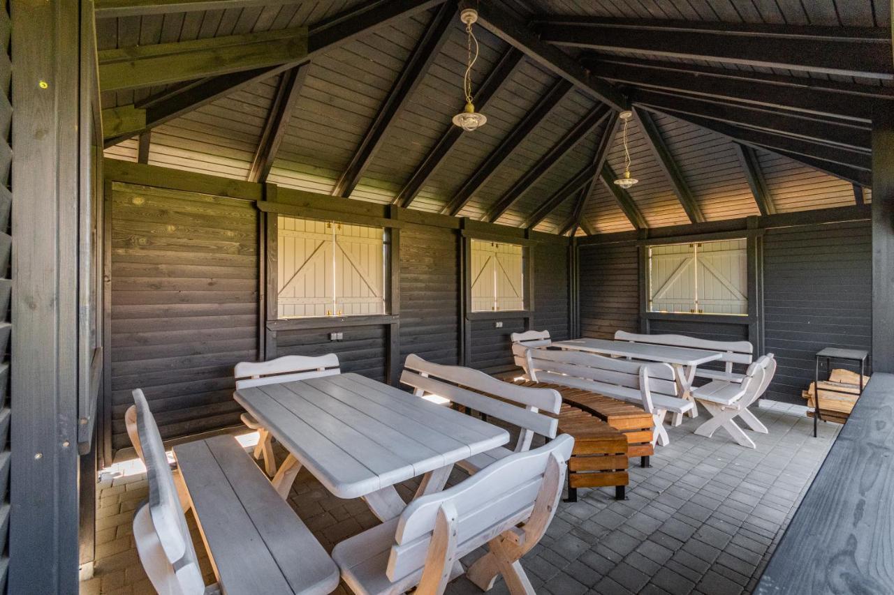 Pokoje Goscinne Frik Jantar Exteriör bild